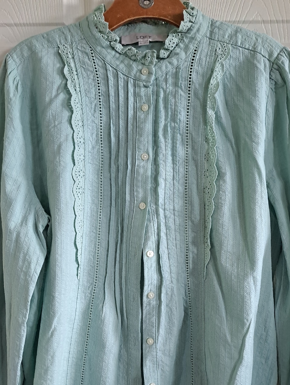 LOFT Mint 100% Cotton Pintuck Eyelet Ruffle Mock Neck Button Down Blouse - Picture 3 of 9